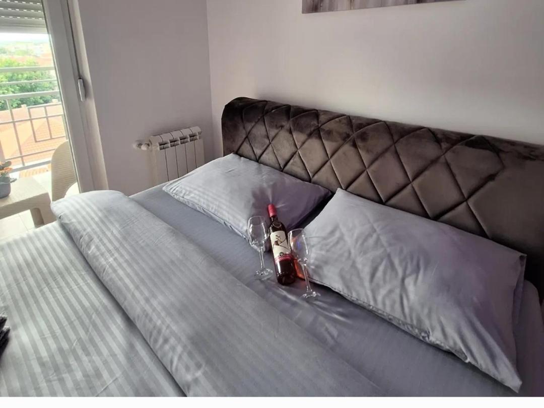 Stan Na Dan Aurora Apartment Pozarevac Luaran gambar